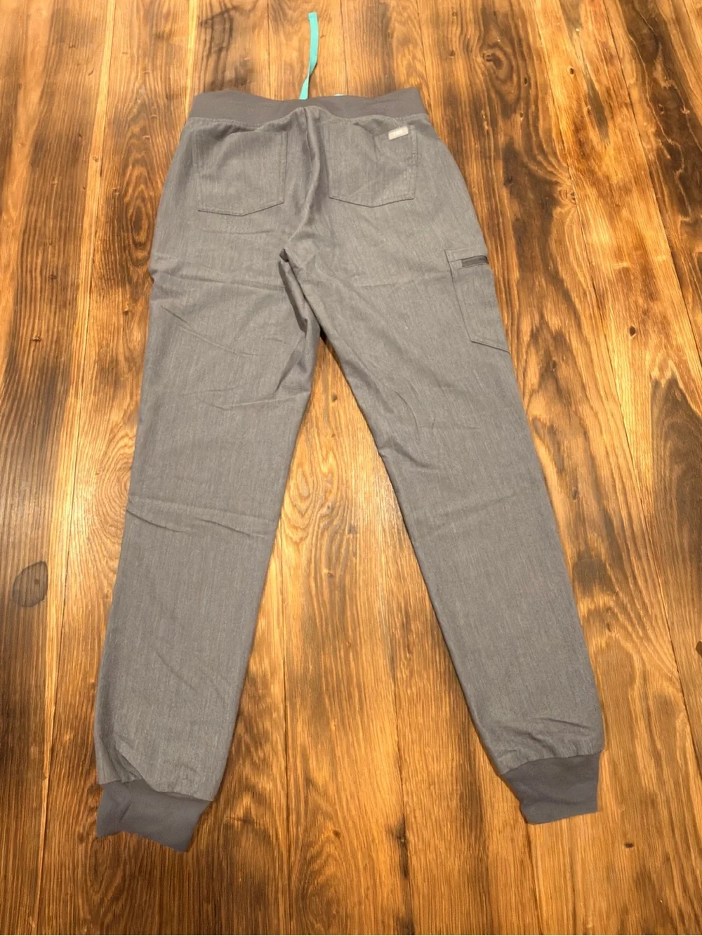 Figs Women's Gray Jogger Scrub Set with Teal Drawstring